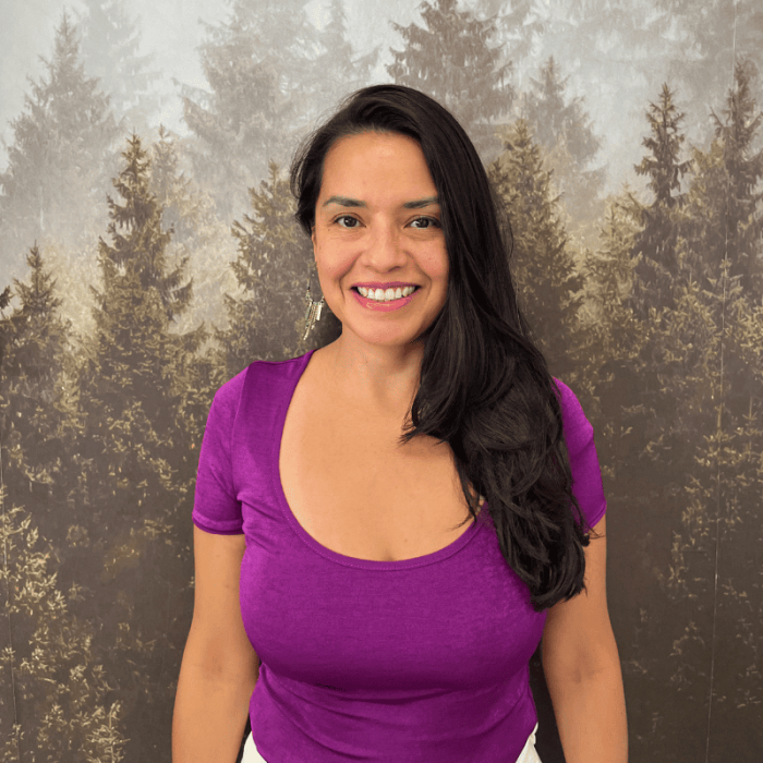 Paloma-professeur-de-yoga-lesam Paloma-professeur-de-yoga-lesam